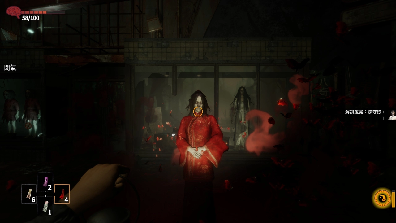 作为唯一能清楚看到移动路径的鬼，但符咒与灯对她几乎都无效，根本搞人