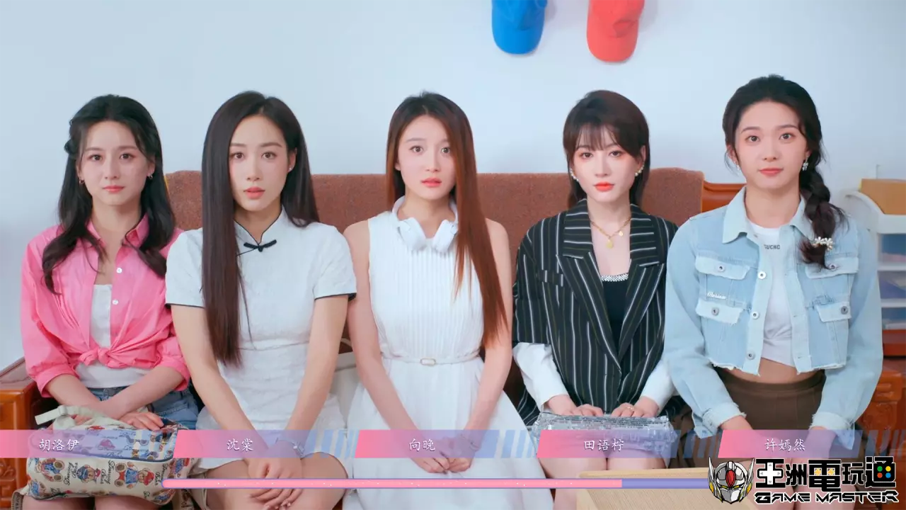 游戏评测：《怦然心动的她们》！又双叒叕一款中国式科幻爱情真人喜剧 - 这类游戏都会有主角需要地方借住，女主角争先邀约的桥段，同质性太高